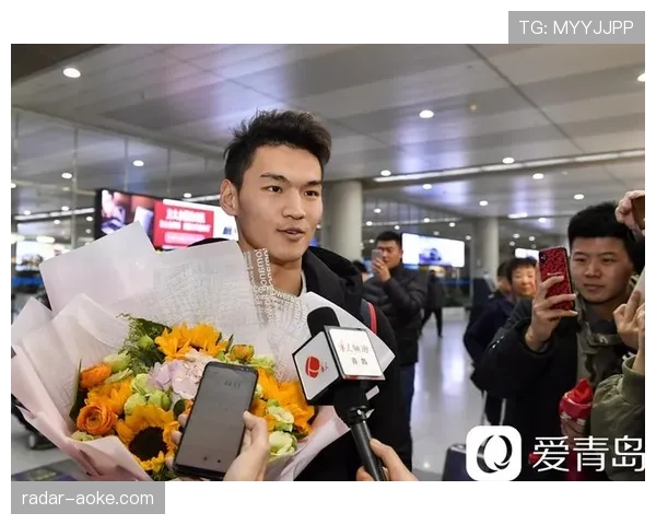 我靠，徐嘉余赛后这套私服也太像富家公子了，普通人连出门勇气都没有